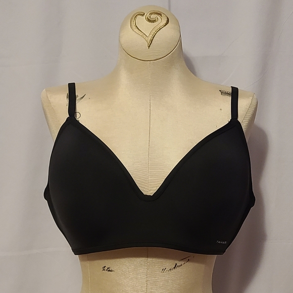 Tahari Other - Tahari Black Moulded Wireless Bra